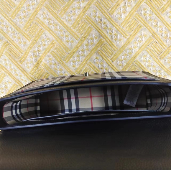 BURBERRY Hackberry leather cross-body bag - Picture 2 of 7